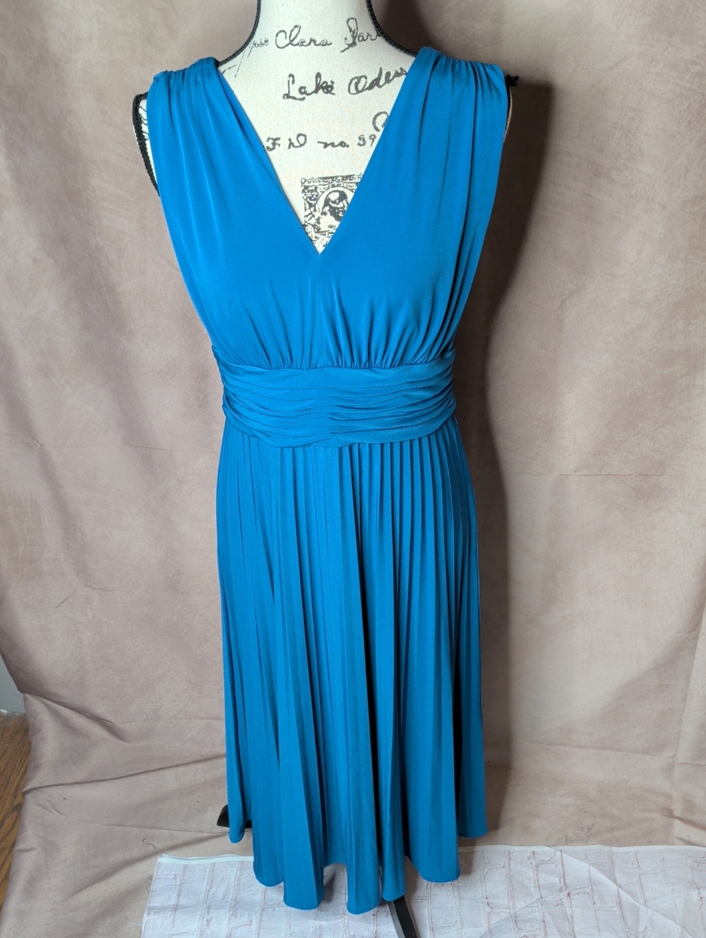 Suzi Chin For Maggy Boutique Blue V-Neck Low Back Pleated Skirt Midi Dress 8